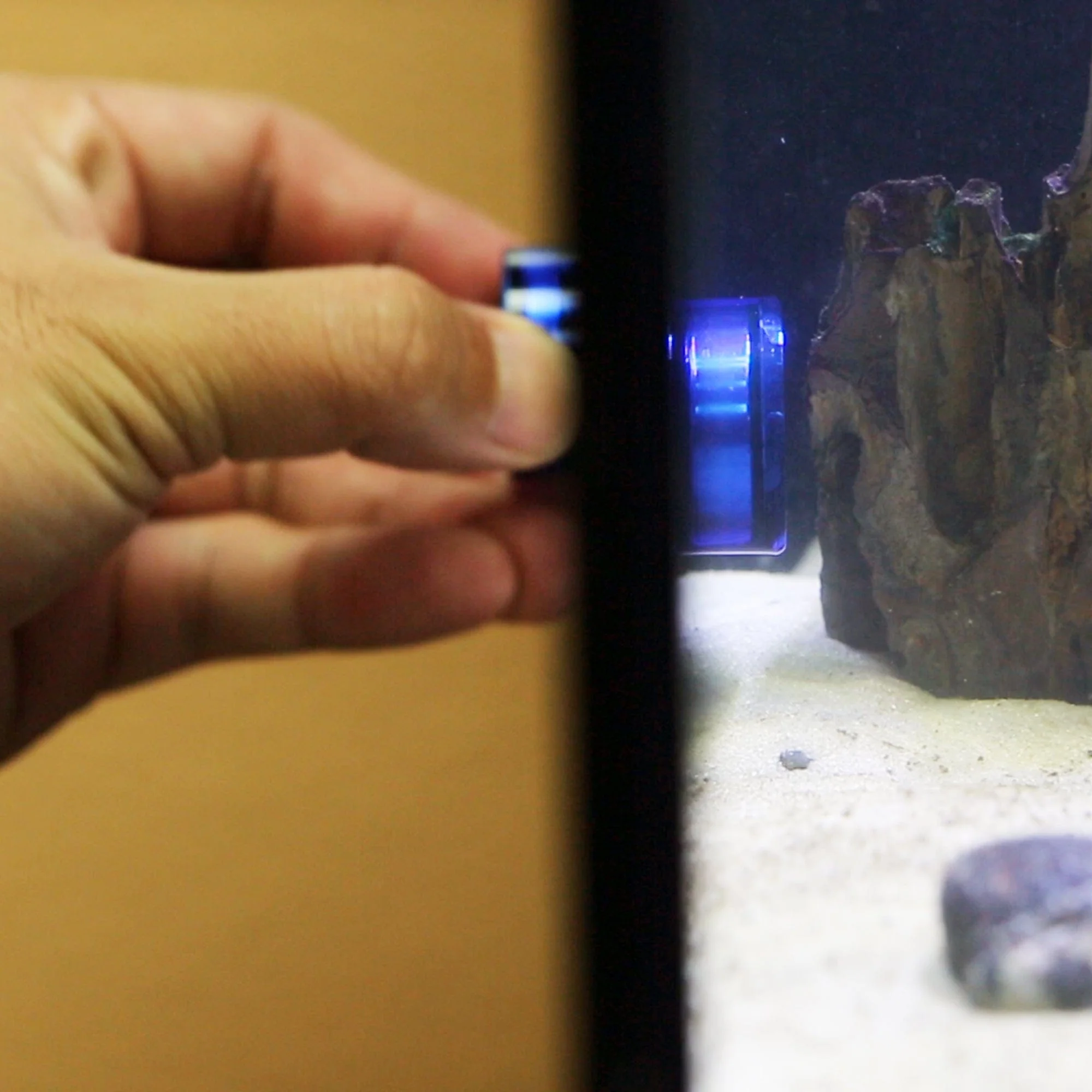 Aqua Gadget MicroMag Magnetic Nano Glass Cleaner - Innovative Marine - Image 3